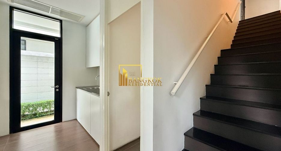 For rent 4 bedrooms villa in Watthana, Bangkok