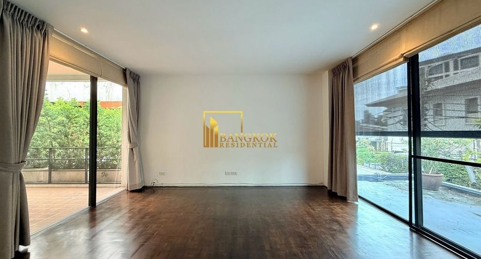 For rent 4 bedrooms villa in Watthana, Bangkok
