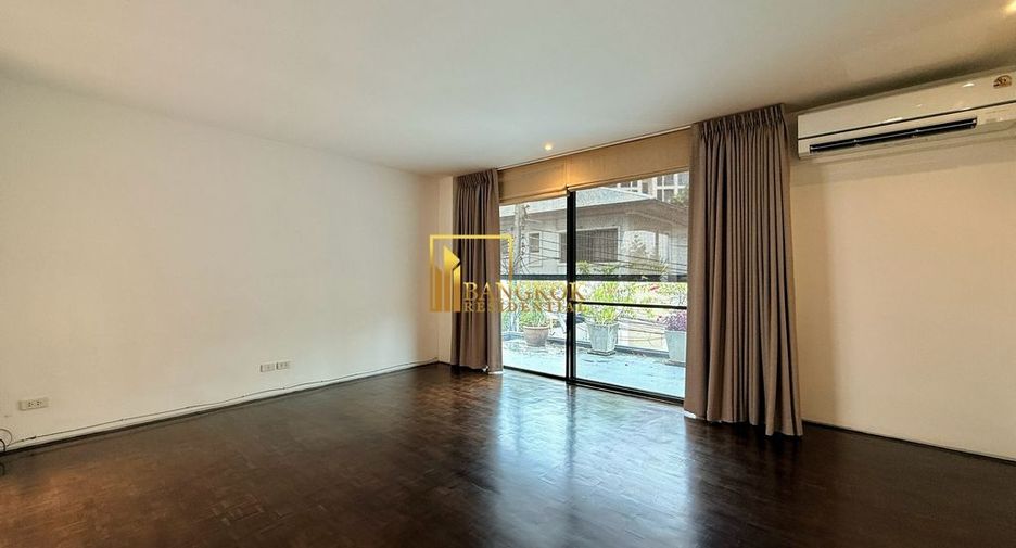 For rent 4 bedrooms villa in Watthana, Bangkok