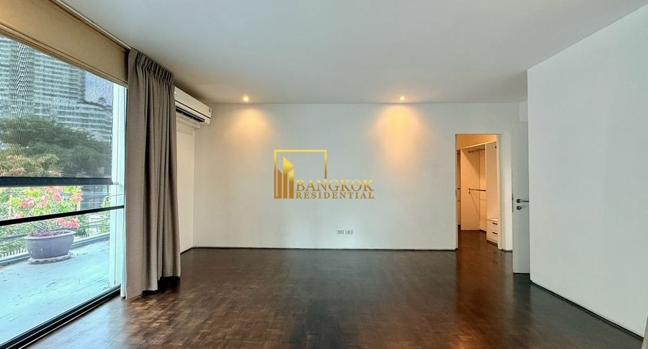 For rent 4 bedrooms villa in Watthana, Bangkok