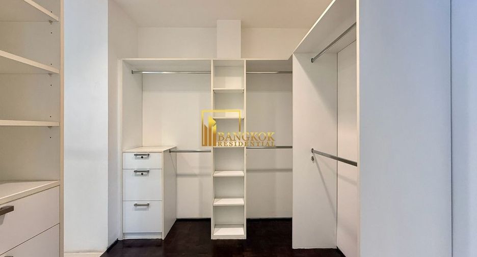 For rent 4 bedrooms villa in Watthana, Bangkok