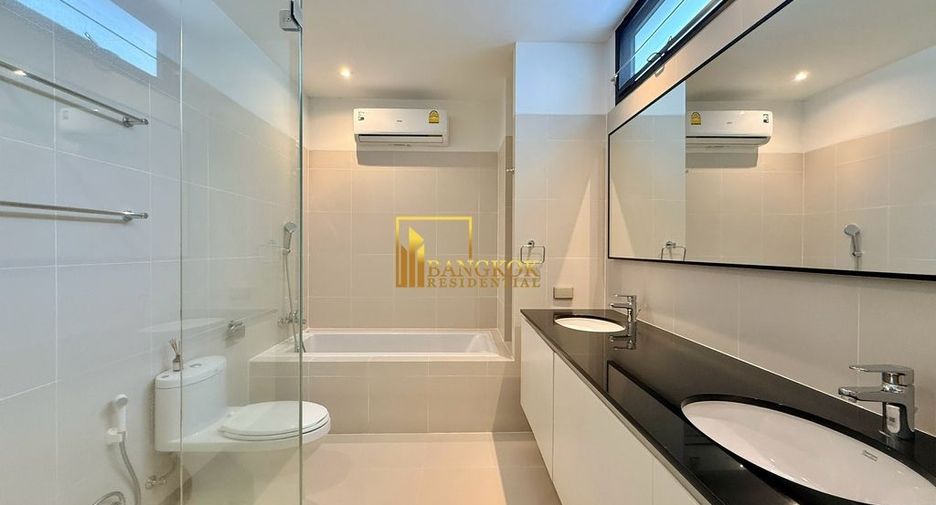 For rent 4 bedrooms villa in Watthana, Bangkok