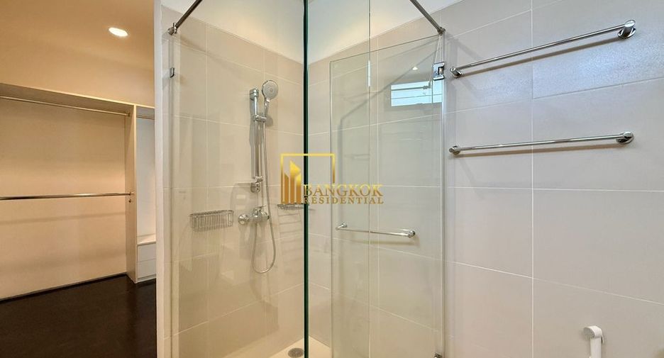 For rent 4 bedrooms villa in Watthana, Bangkok