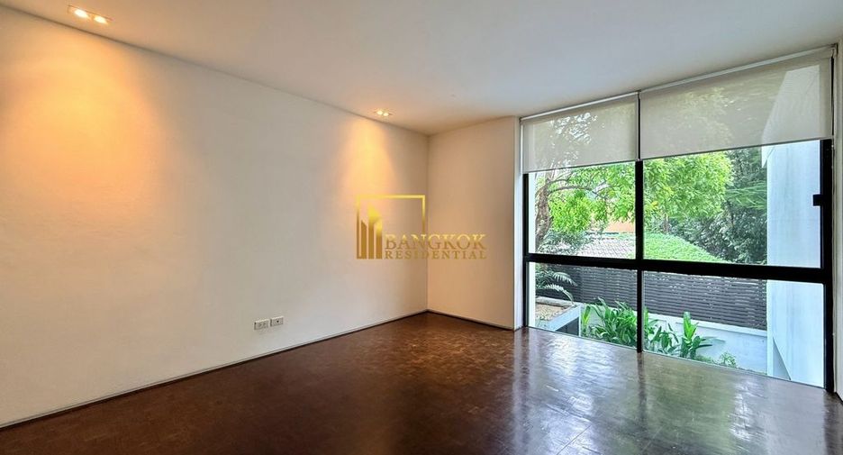 For rent 4 bedrooms villa in Watthana, Bangkok