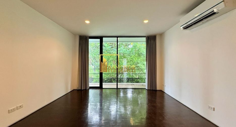 For rent 4 bedrooms villa in Watthana, Bangkok