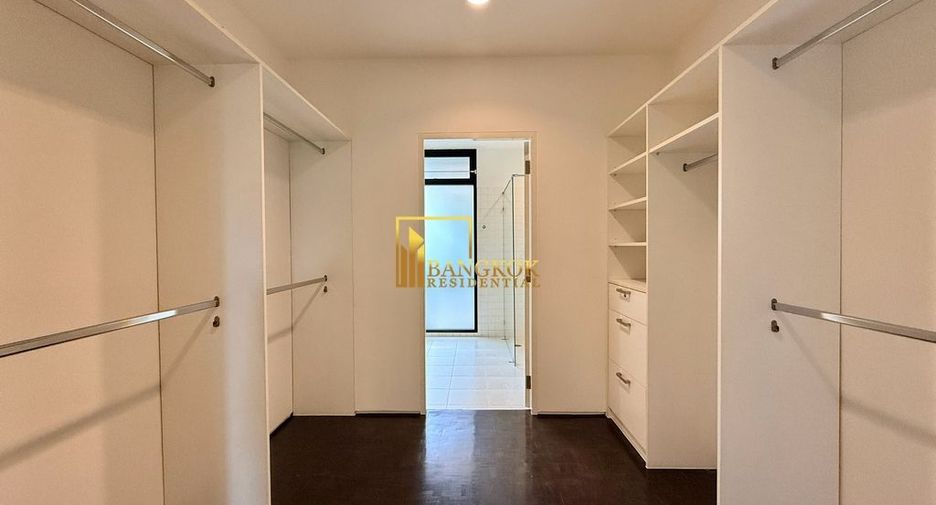 For rent 4 bedrooms villa in Watthana, Bangkok