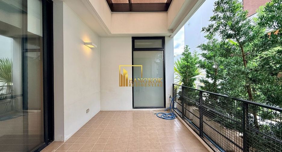 For rent 4 bedrooms villa in Watthana, Bangkok