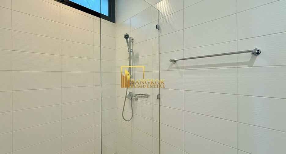 For rent 4 bedrooms villa in Watthana, Bangkok