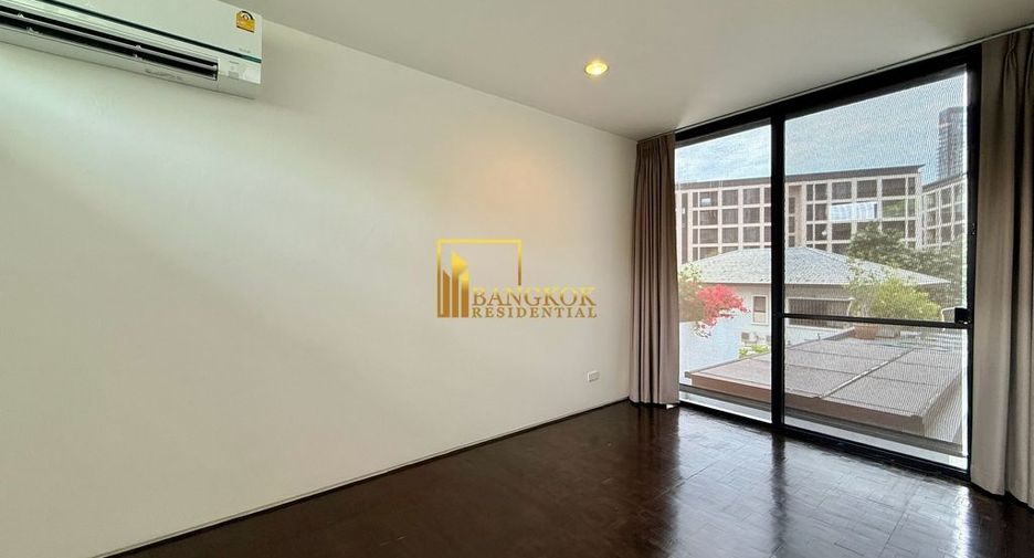 For rent 4 bedrooms villa in Watthana, Bangkok