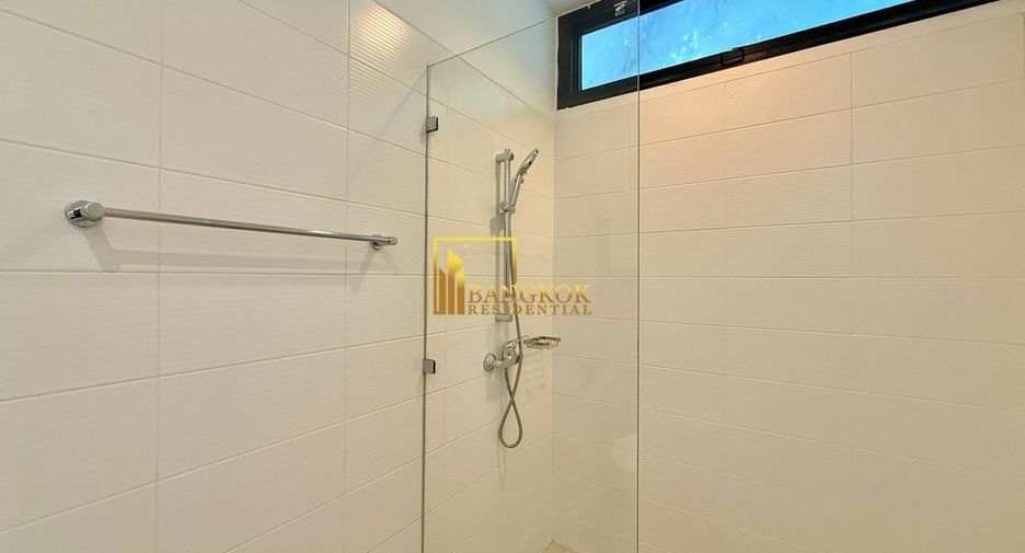 For rent 4 bedrooms villa in Watthana, Bangkok