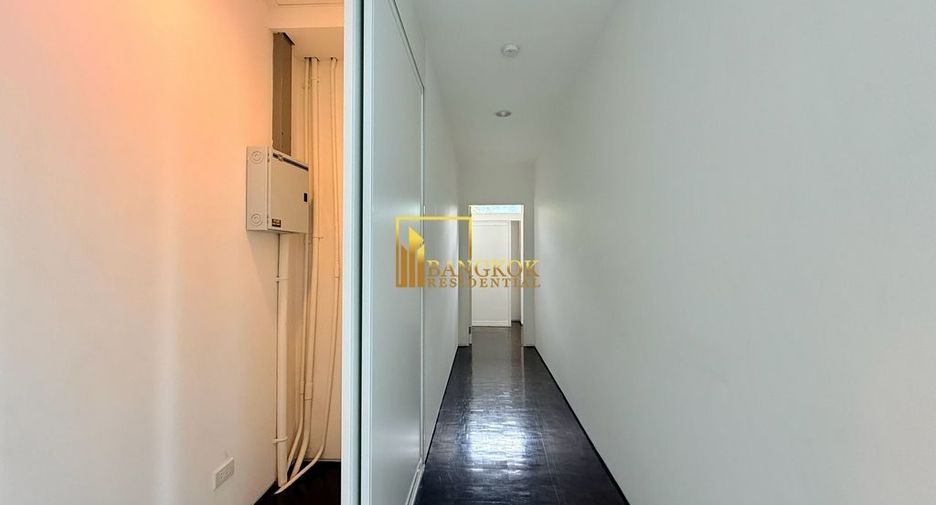 For rent 4 bedrooms villa in Watthana, Bangkok