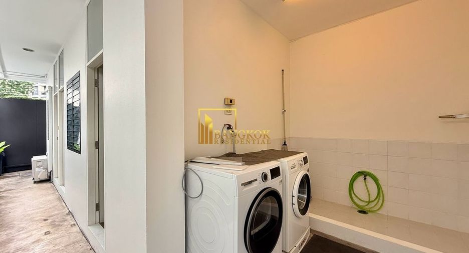 For rent 4 bedrooms villa in Watthana, Bangkok