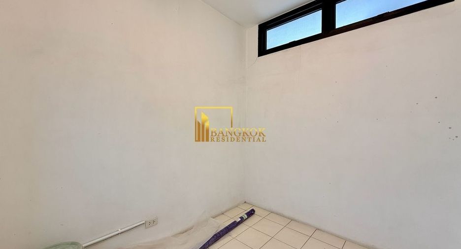For rent 4 bedrooms villa in Watthana, Bangkok