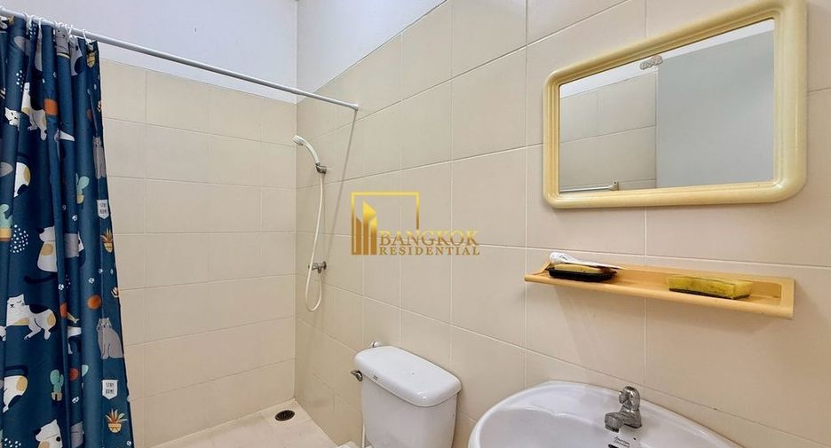 For rent 4 bedrooms villa in Watthana, Bangkok
