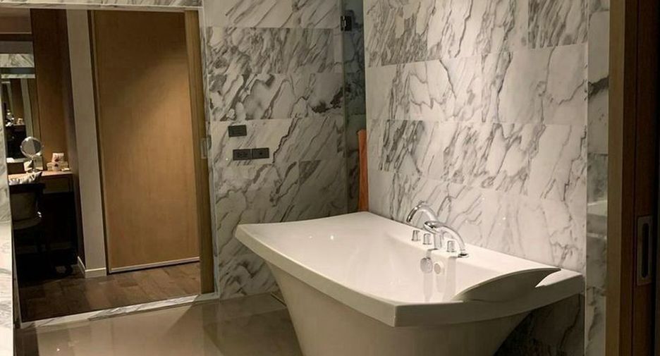 For rent 3 bedrooms condo in Watthana, Bangkok