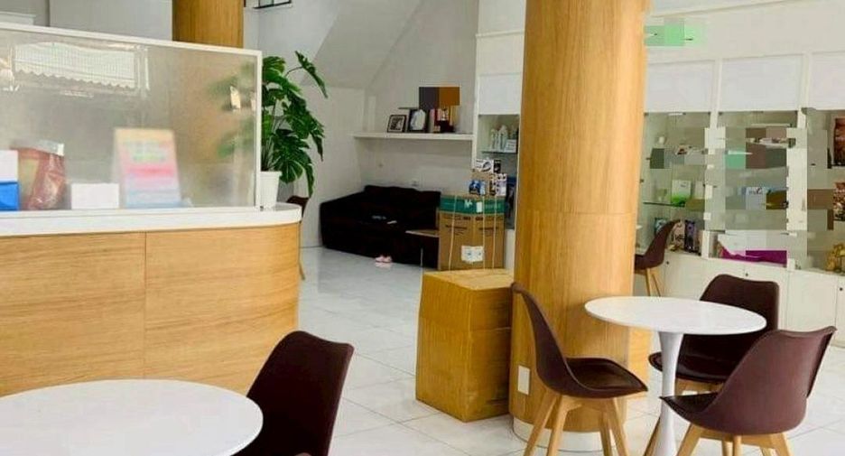 For sale retail Space in Khlong Toei, Bangkok