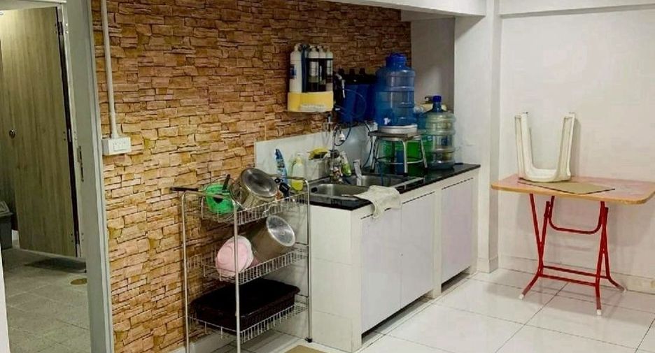 For sale retail Space in Khlong Toei, Bangkok