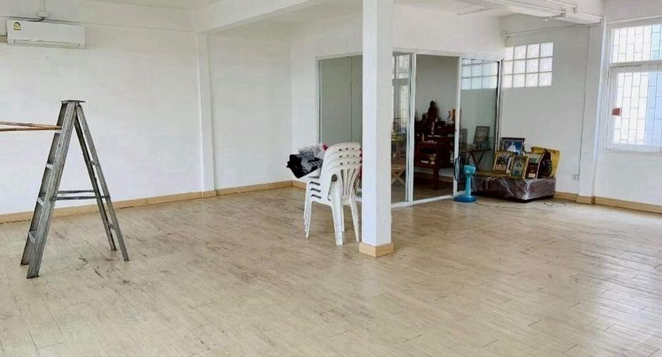 For sale retail Space in Khlong Toei, Bangkok