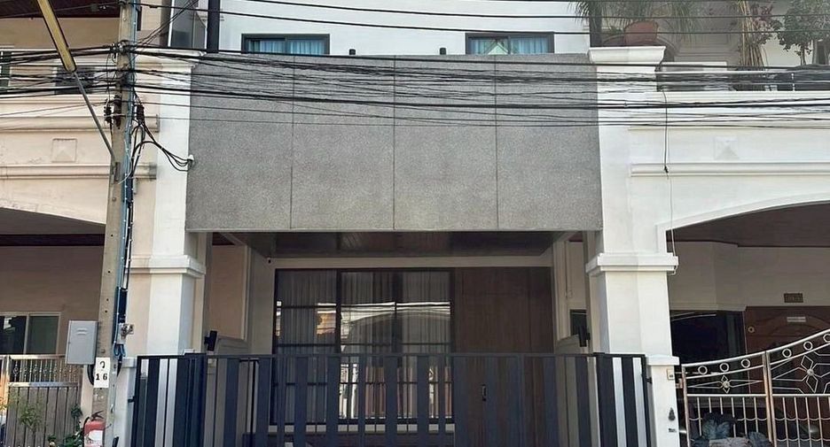 出租 2 卧室 联排别墅 在 Yan Nawa, 曼谷