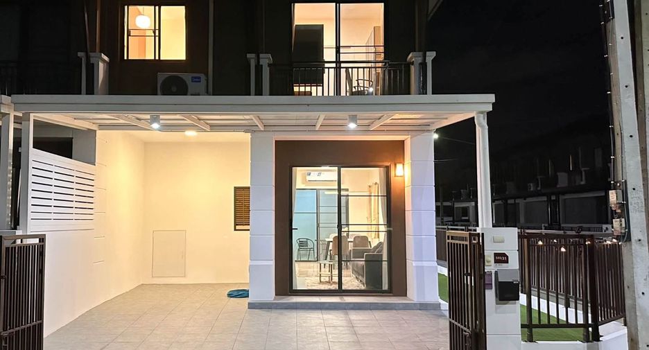 Casa adosada en alquiler de 3 habitaciones en Mueang Chiang Mai, Chiang Mai