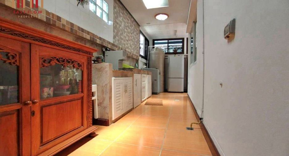 Reihenhaus zum Kauf mit 3 Zimmer in Khan Na Yao, Bangkok