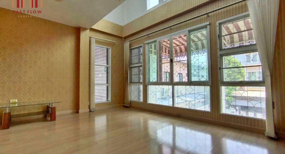 Reihenhaus zum Kauf mit 3 Zimmer in Khan Na Yao, Bangkok
