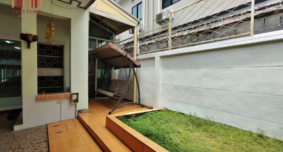 Reihenhaus zum Kauf mit 3 Zimmer in Khan Na Yao, Bangkok