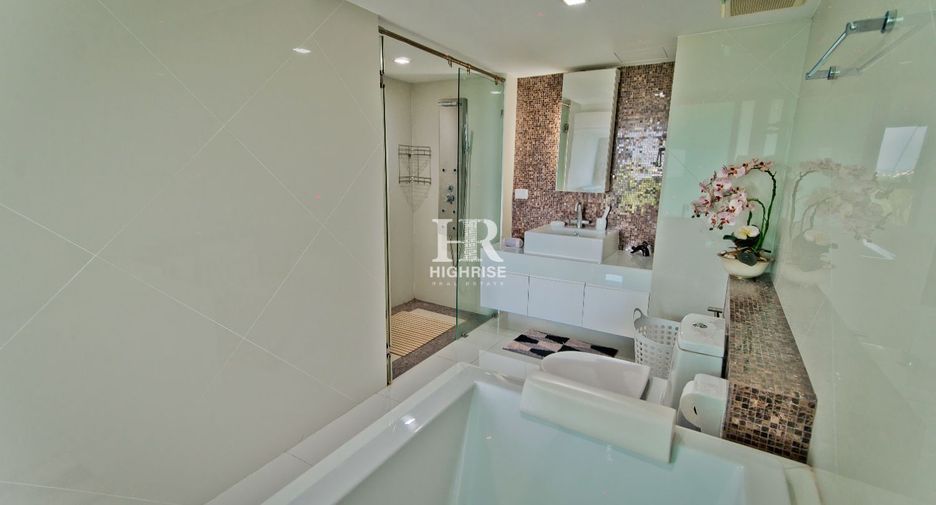 For rent 2 bedrooms condo in Bang Lamung, Chonburi