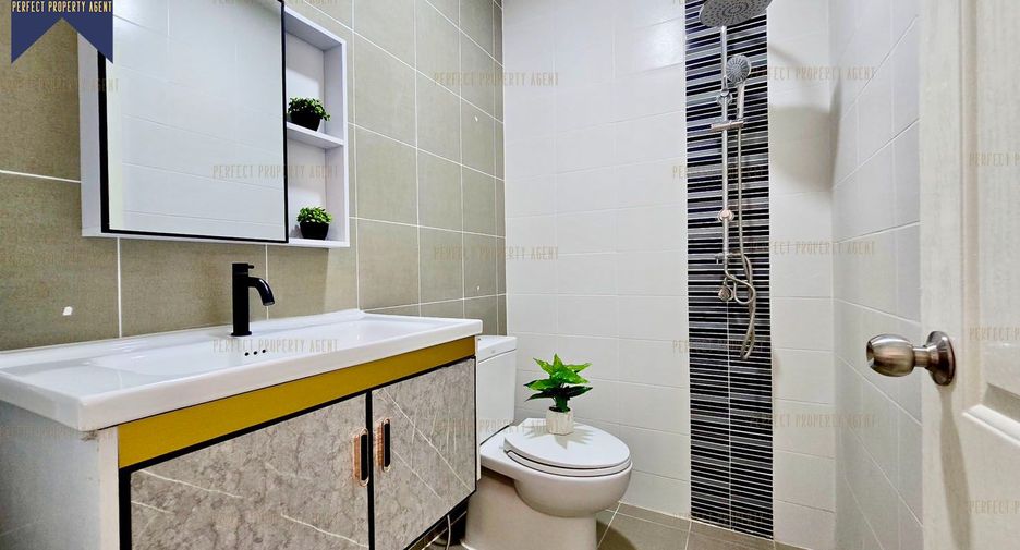 For sale 3 bedrooms townhouse in Lat Krabang, Bangkok