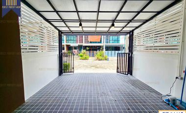 For sale 3 bedrooms townhouse in Lat Krabang, Bangkok