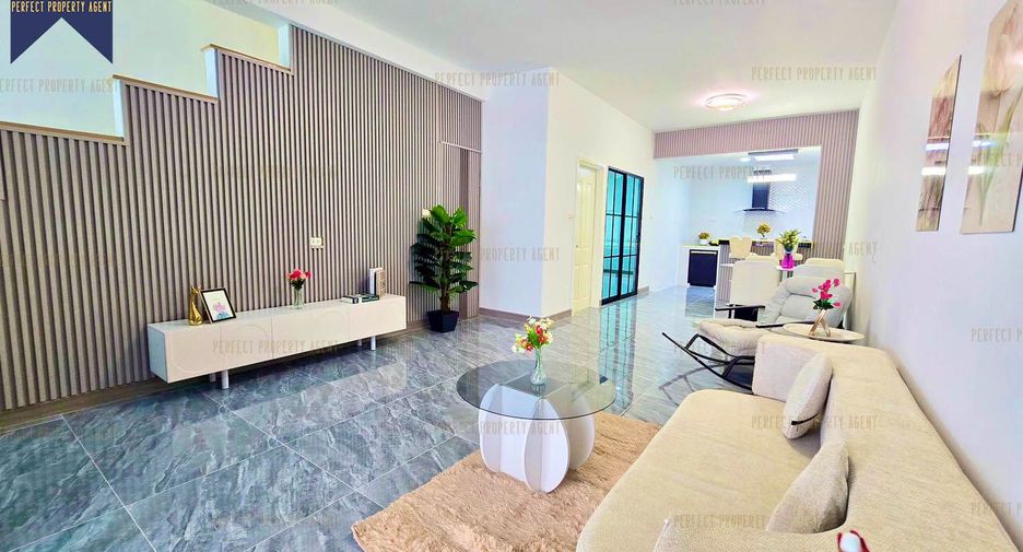 For sale 3 bedrooms townhouse in Lat Krabang, Bangkok