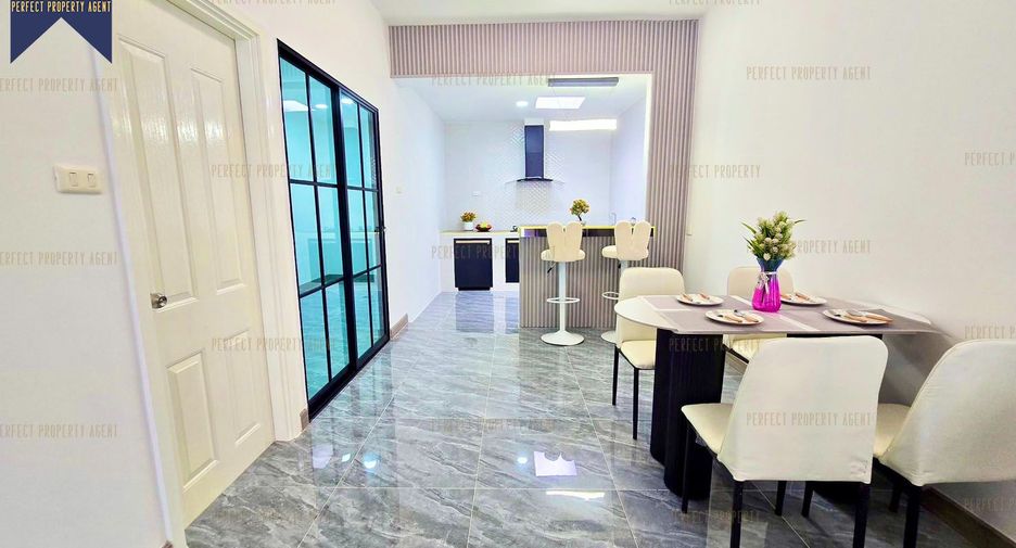 For sale 3 bedrooms townhouse in Lat Krabang, Bangkok