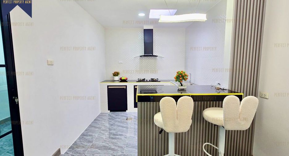 For sale 3 bedrooms townhouse in Lat Krabang, Bangkok