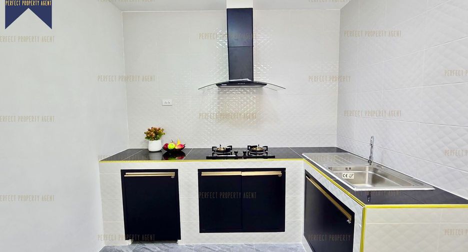 For sale 3 bedrooms townhouse in Lat Krabang, Bangkok