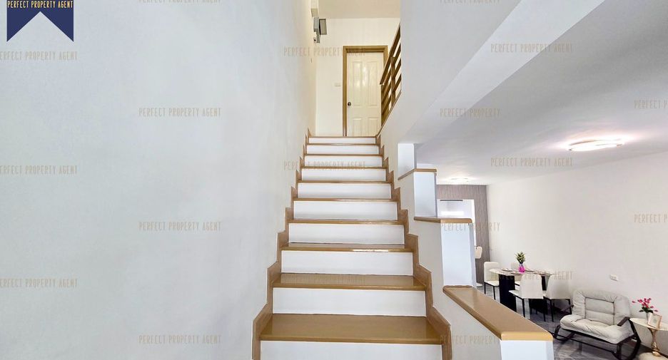 For sale 3 bedrooms townhouse in Lat Krabang, Bangkok