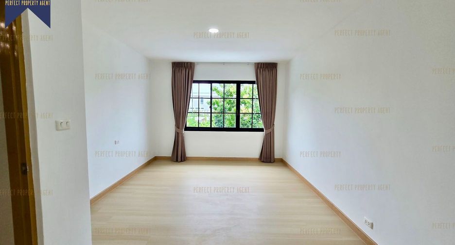 For sale 3 bedrooms townhouse in Lat Krabang, Bangkok