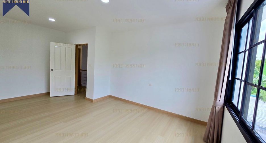 For sale 3 bedrooms townhouse in Lat Krabang, Bangkok
