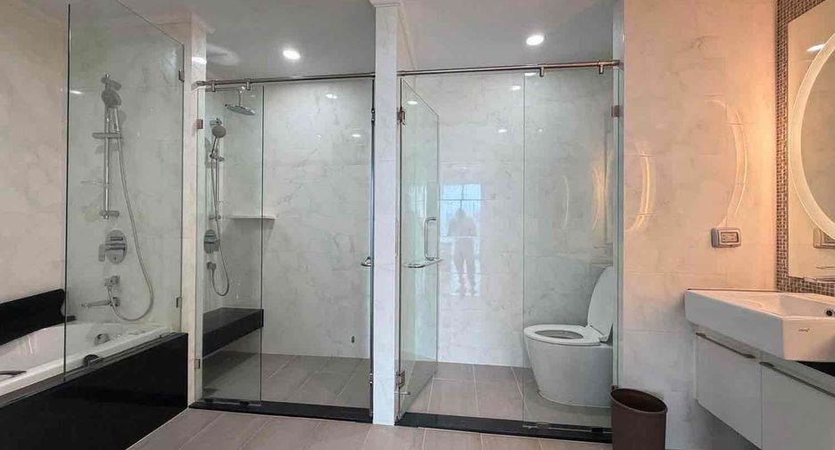 À vendre 4 chambres condo à Watthana, Bangkok
