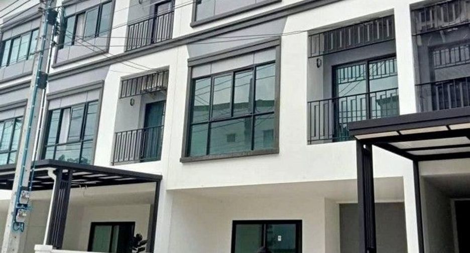 For rent 3 bedrooms townhouse in Mueang Samut Prakan, Samut Prakan