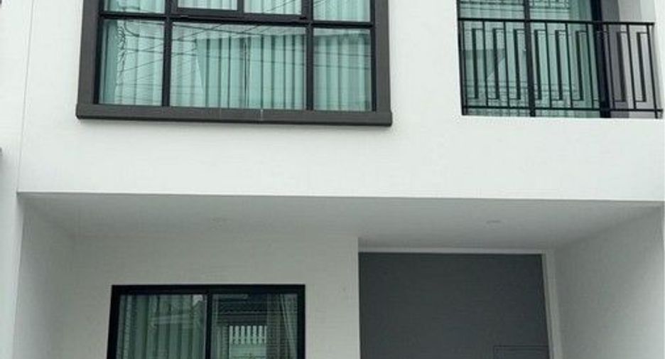 For rent 3 bedrooms townhouse in Mueang Samut Prakan, Samut Prakan