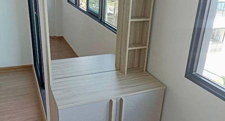 For rent 3 bedrooms townhouse in Mueang Samut Prakan, Samut Prakan