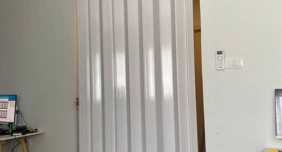 For rent 3 bedrooms townhouse in Mueang Samut Prakan, Samut Prakan