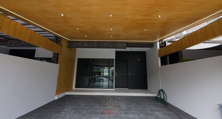 出租 和 出售 3 卧室 联排别墅 在 Lat Phrao, 曼谷