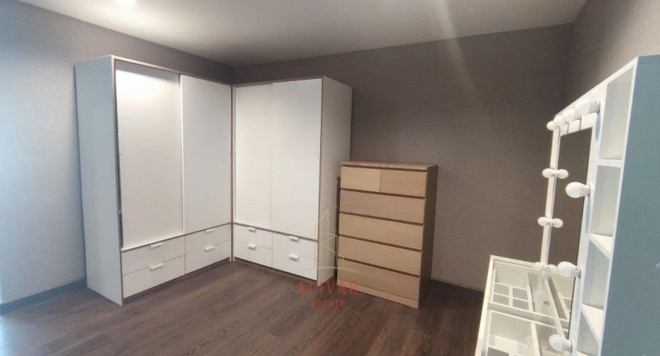 For rent 3 bedrooms townhouse in Watthana, Bangkok