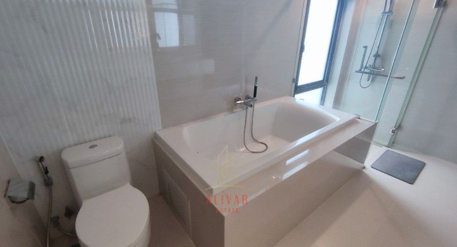 For rent 3 bedrooms townhouse in Watthana, Bangkok