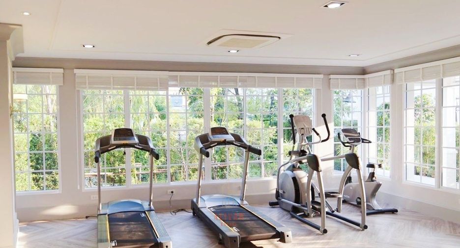 For rent 3 bedrooms townhouse in Phra Khanong, Bangkok