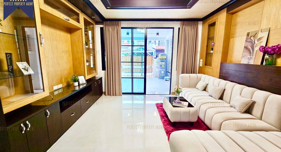 For sale 2 bedrooms townhouse in Lat Krabang, Bangkok