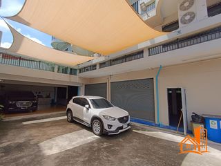 For sale 11 ベッドルーム retail Space in Phra Khanong, Bangkok