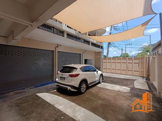For sale 11 ベッドルーム retail Space in Phra Khanong, Bangkok