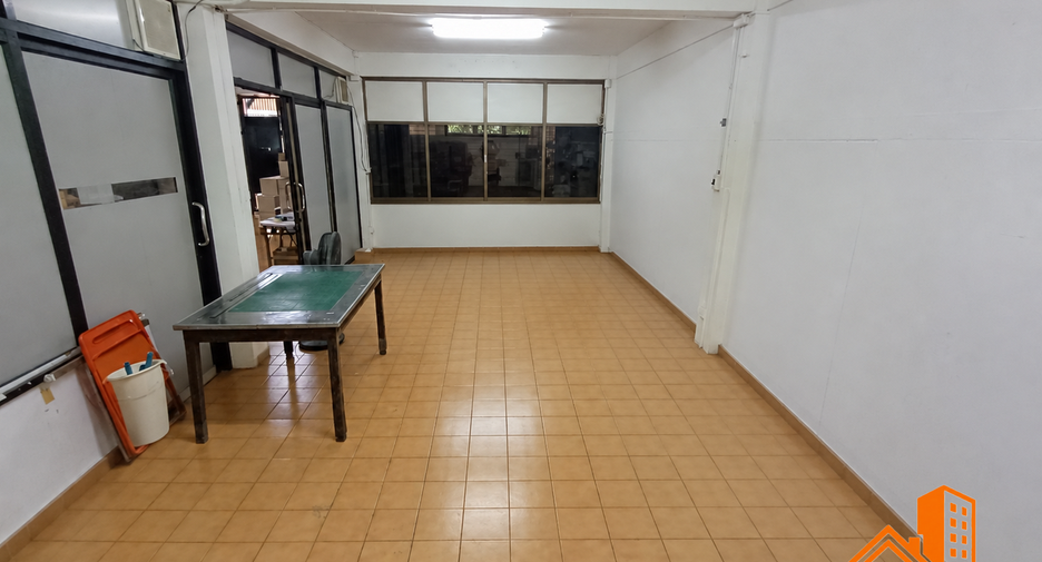 For sale 11 ベッドルーム retail Space in Phra Khanong, Bangkok